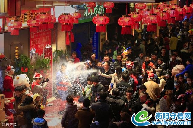 喜大普奔:衡阳高调发布禁令对平安夜占道狂欢乱象说“不”