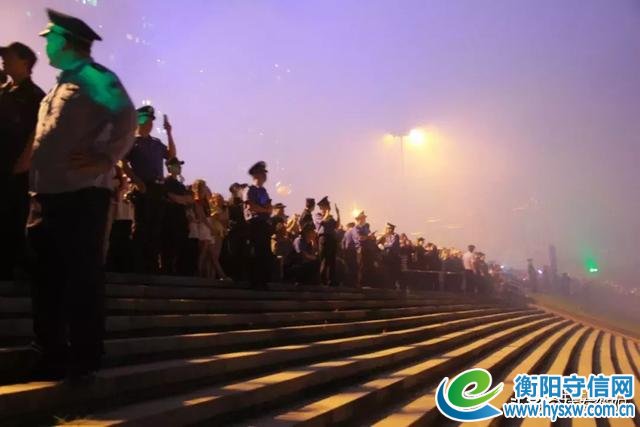 焰遇湘江 大美衡阳！刚刚！烟花照亮了雁城的夜！