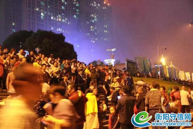 焰遇湘江 大美衡阳！刚刚！烟花照亮了雁城的夜！