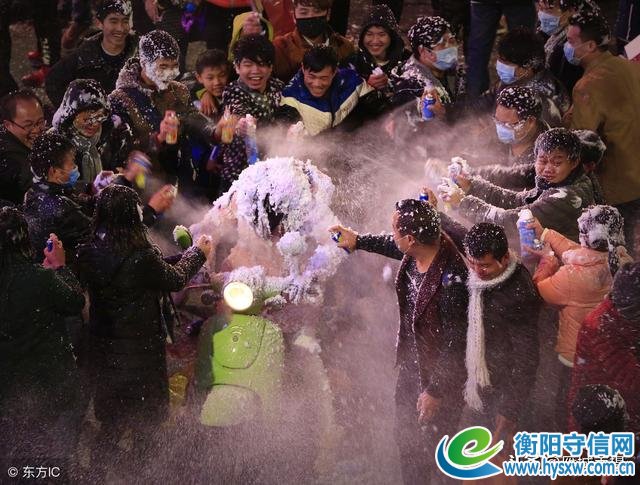 喜大普奔:衡阳高调发布禁令对平安夜占道狂欢乱象说“不”