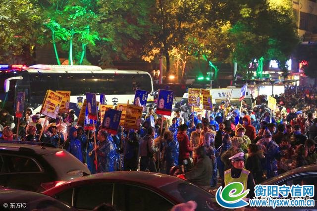 喜大普奔:衡阳高调发布禁令对平安夜占道狂欢乱象说“不”