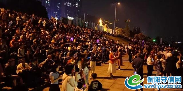焰遇湘江 大美衡阳！刚刚！烟花照亮了雁城的夜！