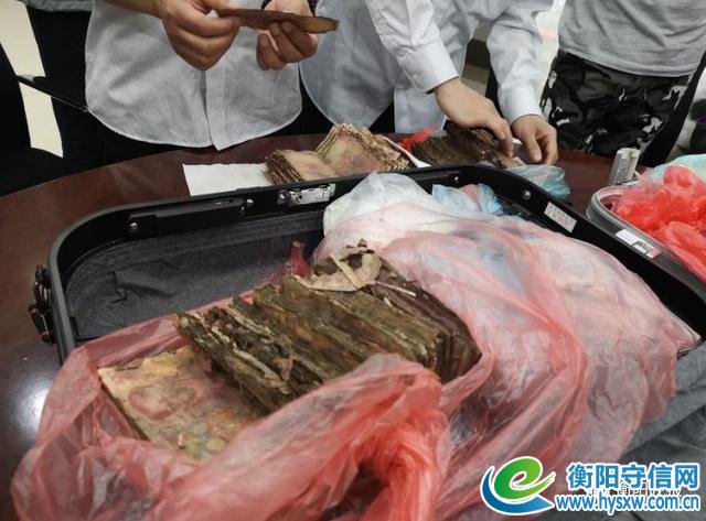 糟心!衡阳市民将钱存放家中,100 多万元人民币全遭腐蚀