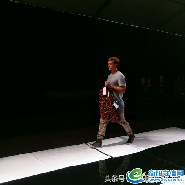 衡阳华新有个商场请了一群外国帅哥美女在做这事