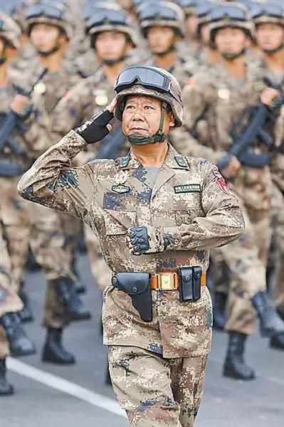 半数省级军区主官调整,1人有“兼职”